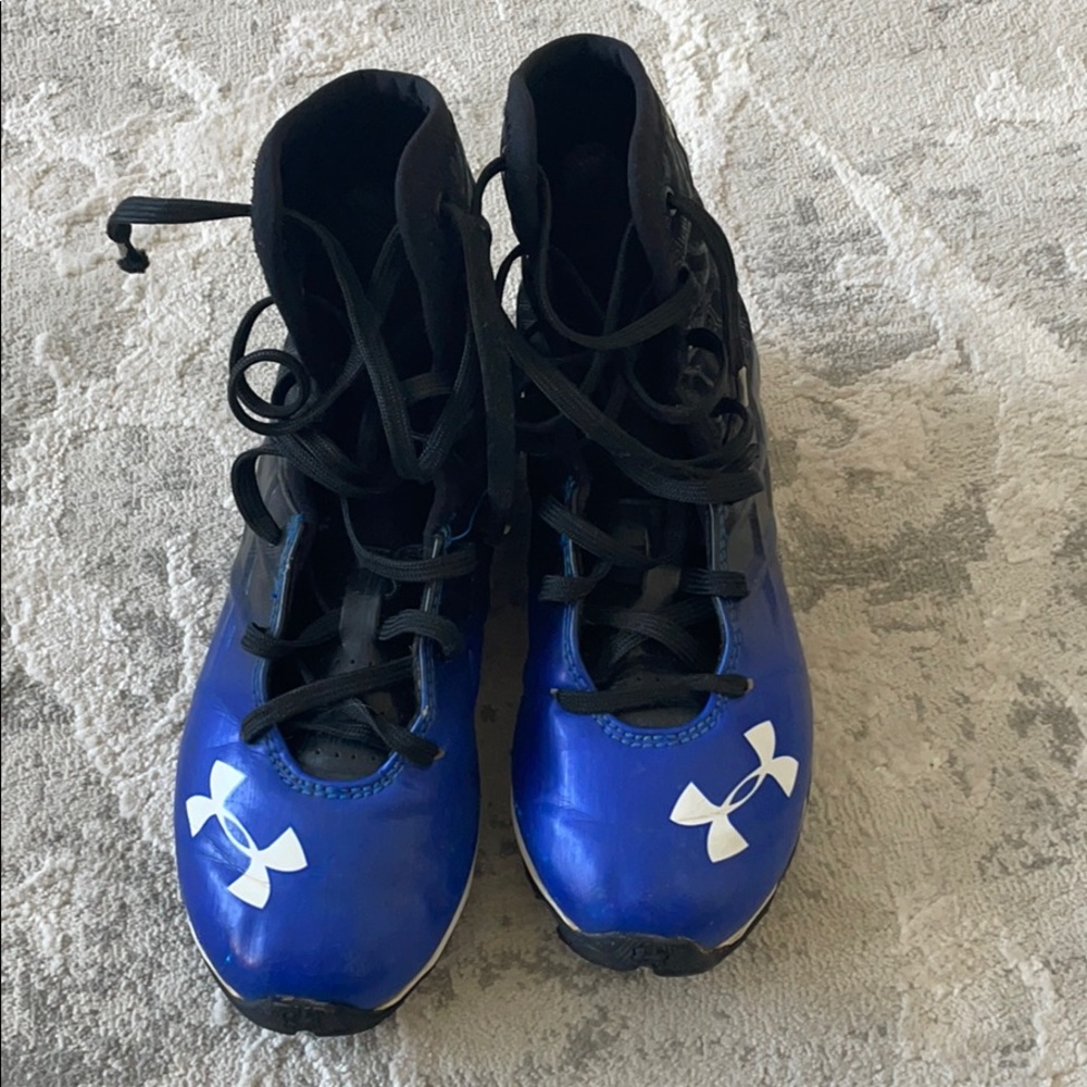 COPY - Under armor soccer shoes size 2Y